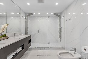 Modern Apartments Biscayne Bay