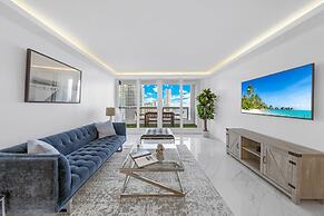 Modern Apartments Biscayne Bay