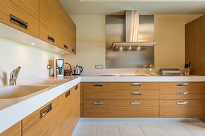 Analisa Luxury Villa