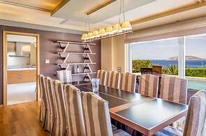 Analisa Luxury Villa