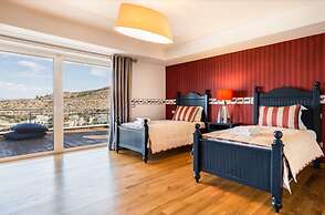 Analisa Luxury Villa