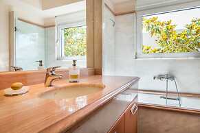 Analisa Luxury Villa