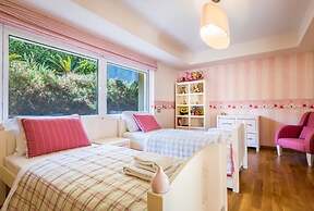 Analisa Luxury Villa