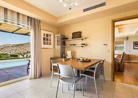 Analisa Luxury Villa