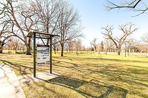 4 Mi to Downtown Denver: Washington Park Hideaway!