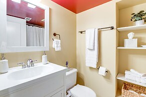 4 Mi to Downtown Denver: Washington Park Hideaway!