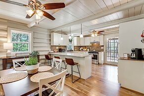 Dog-friendly Hiawassee Cabin w/ Decks & Fire Pit!
