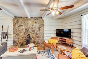 Dog-friendly Hiawassee Cabin w/ Decks & Fire Pit!