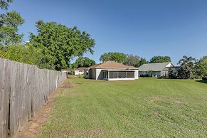 Valrico Home w/ Yard ~ 14 Mi to Downtown Tampa