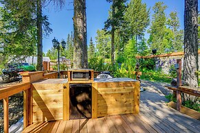 Cozy Kenai Abode w/ Private Deck: 5 Mi to Ocean!