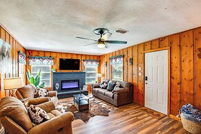 Grapeland Farm Retreat w/ Pool, Grill & Fire Pit