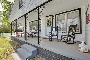 Grapeland Farm Retreat w/ Pool, Grill & Fire Pit