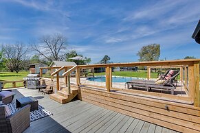 Grapeland Farm Retreat w/ Pool, Grill & Fire Pit