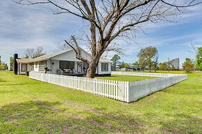 Grapeland Farm Retreat w/ Pool, Grill & Fire Pit