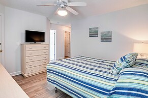 Murrells Inlet Condo w/ Pool Access, Near Beach!