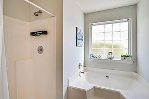 Murrells Inlet Condo w/ Pool Access, Near Beach!