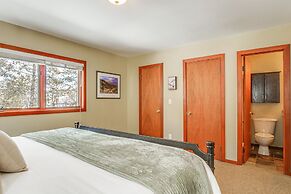 Downtown Frisco Townhome ~ 1 Mi to Lake Dillon!