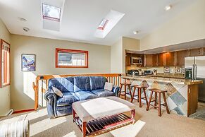 Downtown Frisco Townhome ~ 1 Mi to Lake Dillon!