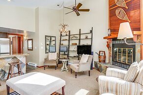 Downtown Frisco Townhome ~ 1 Mi to Lake Dillon!