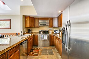 Downtown Frisco Townhome ~ 1 Mi to Lake Dillon!