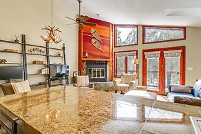 Downtown Frisco Townhome ~ 1 Mi to Lake Dillon!