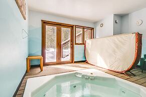 Downtown Frisco Townhome ~ 1 Mi to Lake Dillon!