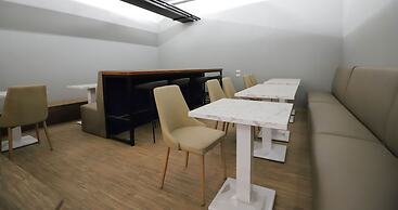 Dash Forwaves Hotel