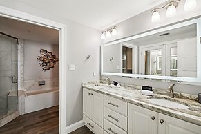 Waterview Towers 732 3 Bedroom Condo by RedAwning