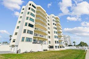 Waterview Towers 732 3 Bedroom Condo by RedAwning