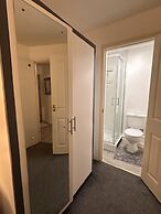 Captivating 2-bed Apartment in West Bromwich