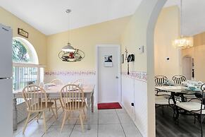 4 Bed Located in Davenport Only Minutes to Disney