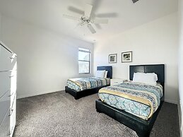 5 Bed South Facing Pool Close to Disney