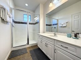 5 Bed South Facing Pool Close to Disney