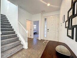 5 Bed South Facing Pool Close to Disney