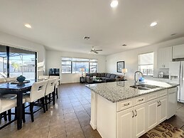 5 Bed South Facing Pool Close to Disney