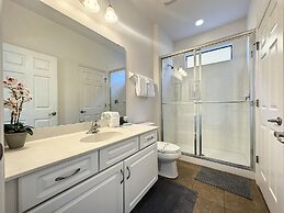 5 Bed South Facing Pool Close to Disney