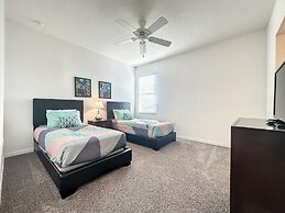 5 Bed South Facing Pool Close to Disney