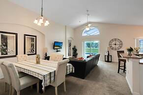 Beautiful 4 Bedroom 3 Bathroom Pool spa Villa