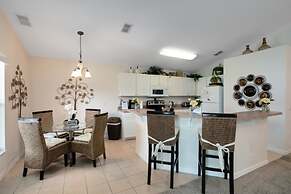 Beautiful 4 Bedroom 3 Bathroom Pool spa Villa