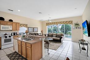 Tropical and Peaceful This 5 bed With Pool Spa