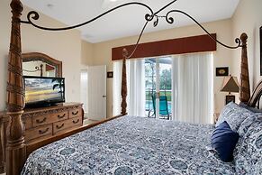 Tropical and Peaceful This 5 bed With Pool Spa