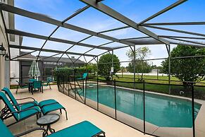 Tropical and Peaceful This 5 bed With Pool Spa