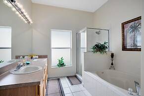 Tropical and Peaceful This 5 bed With Pool Spa