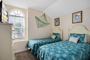 Tropical and Peaceful This 5 bed With Pool Spa