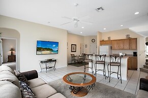 Tropical and Peaceful This 5 bed With Pool Spa