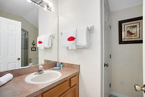 Tropical and Peaceful This 5 bed With Pool Spa