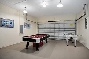 Tropical and Peaceful This 5 bed With Pool Spa