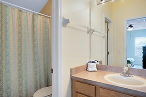 Tropical and Peaceful This 5 bed With Pool Spa