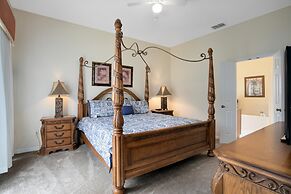 Tropical and Peaceful This 5 bed With Pool Spa