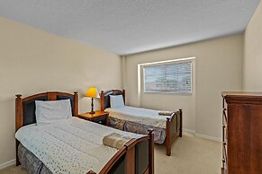 Family Ready in Gated Community Near Attractions